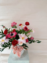 Load image into Gallery viewer, Large Valentine&#39;s Arrangement
